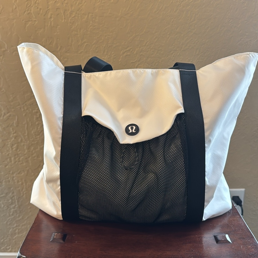 Lululemon Take it on Tote - 24L